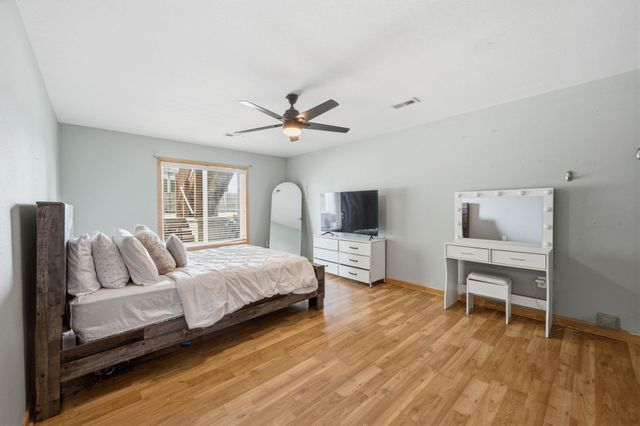 201 N Tanner Trail Ct, Valley Center, KS 67147