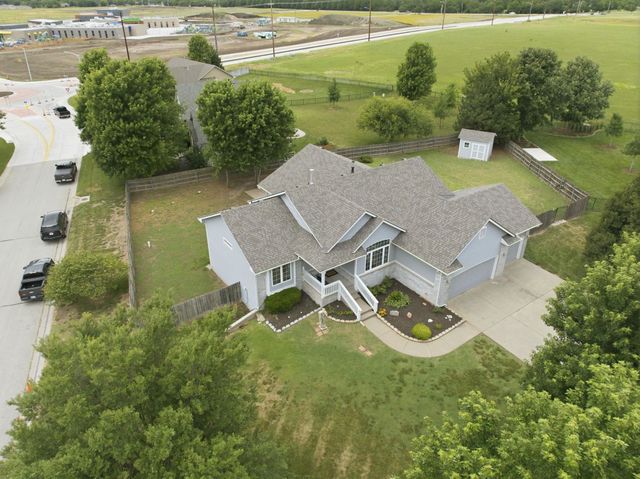 201 N Tanner Trail Ct, Valley Center, KS 67147