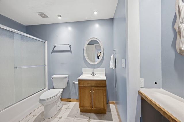 201 N Tanner Trail Ct, Valley Center, KS 67147
