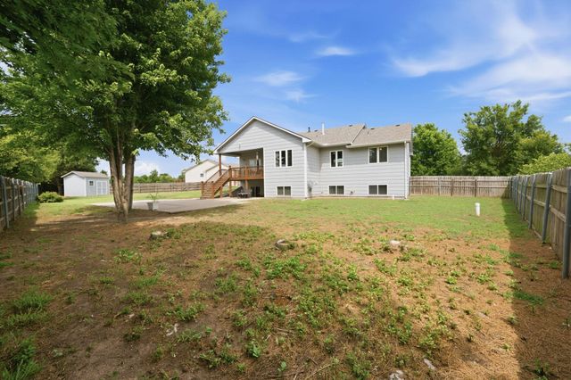 201 N Tanner Trail Ct, Valley Center, KS 67147