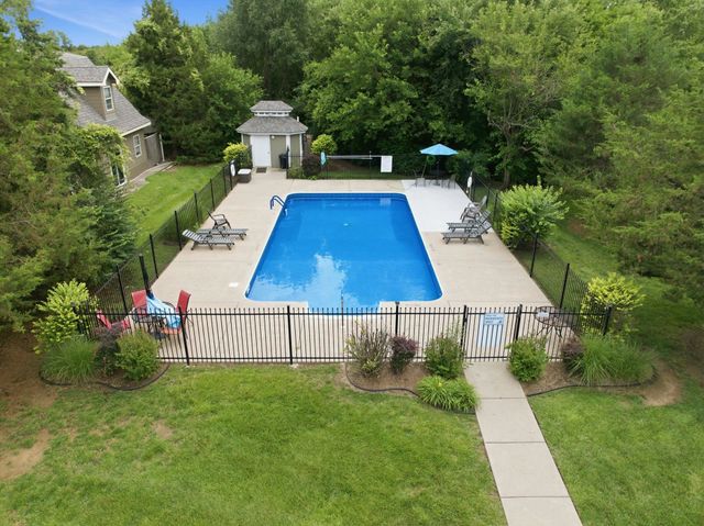 201 N Tanner Trail Ct, Valley Center, KS 67147
