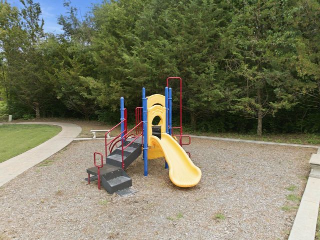 201 N Tanner Trail Ct, Valley Center, KS 67147