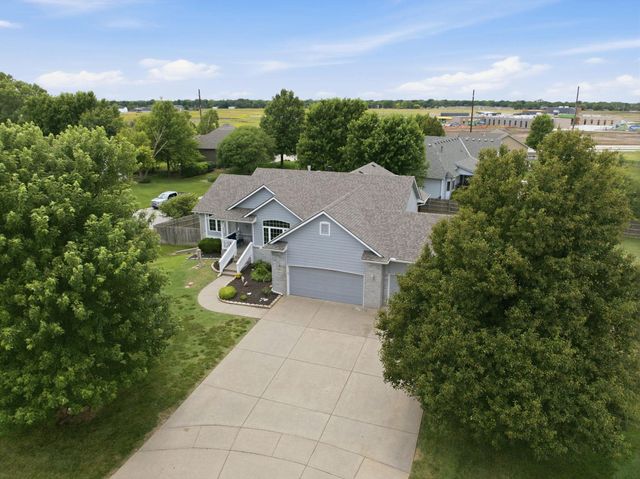 201 N Tanner Trail Ct, Valley Center, KS 67147