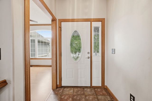201 N Tanner Trail Ct, Valley Center, KS 67147