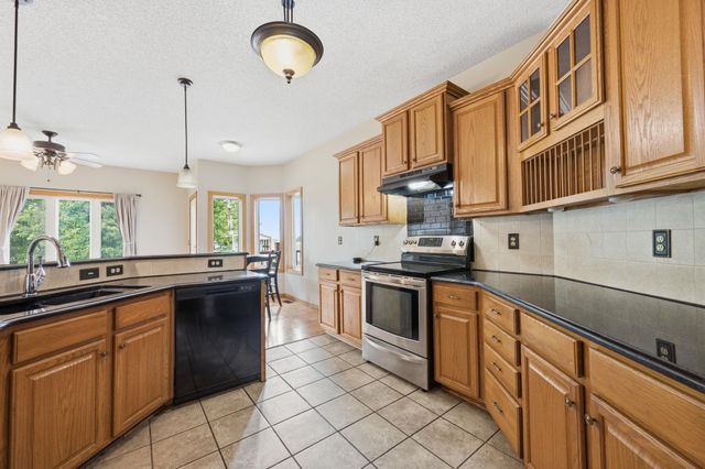 201 N Tanner Trail Ct, Valley Center, KS 67147