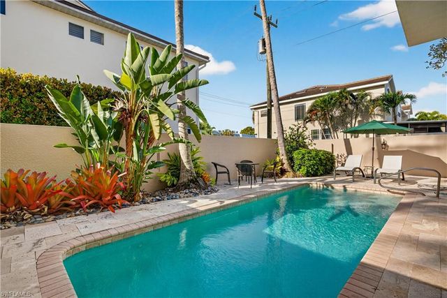 552 11th AVE S 4, Naples, FL 34102