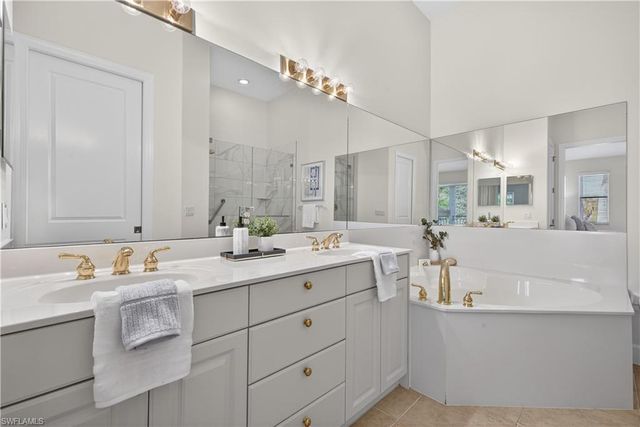 552 11th AVE S 4, Naples, FL 34102