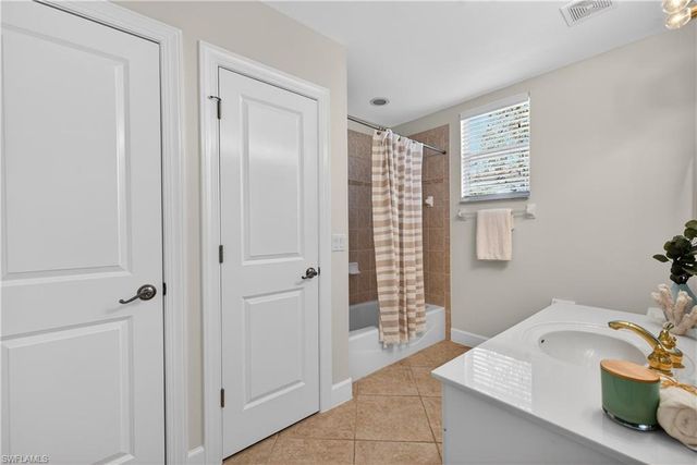 552 11th AVE S 4, Naples, FL 34102