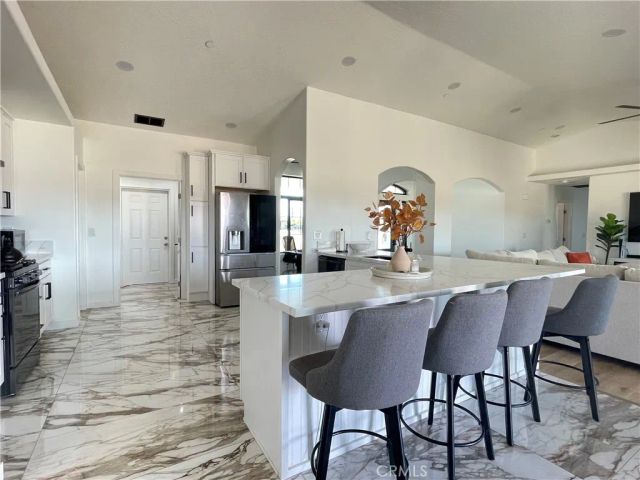 11375 4th, Hesperia, CA 92345