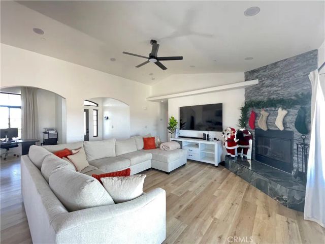 11375 4th, Hesperia, CA 92345