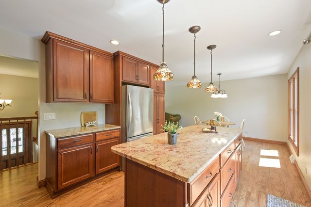 1120 Concord Lane, Hoffman Estates, IL 60192
