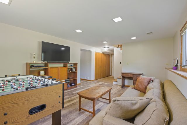 1120 Concord Lane, Hoffman Estates, IL 60192