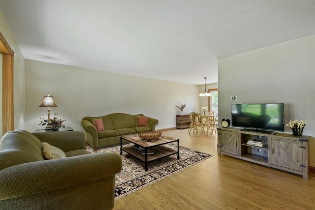 1120 Concord Lane, Hoffman Estates, IL 60192