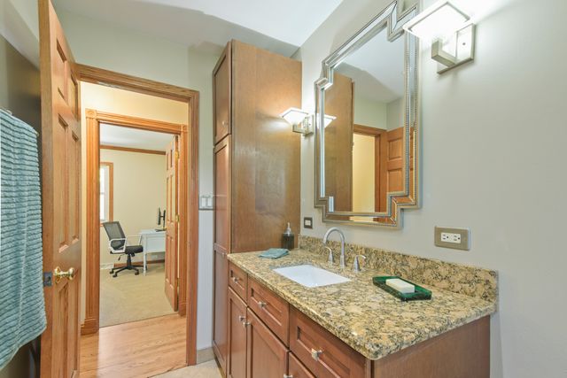 1120 Concord Lane, Hoffman Estates, IL 60192