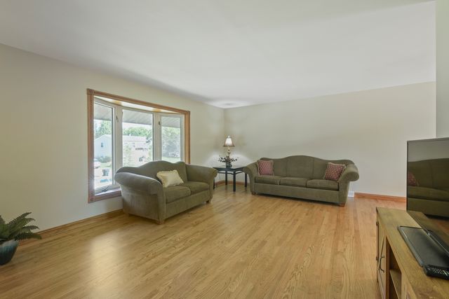 1120 Concord Lane, Hoffman Estates, IL 60192