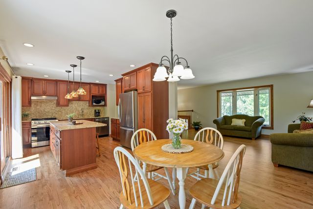 1120 Concord Lane, Hoffman Estates, IL 60192