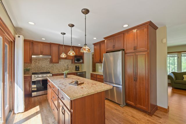 1120 Concord Lane, Hoffman Estates, IL 60192