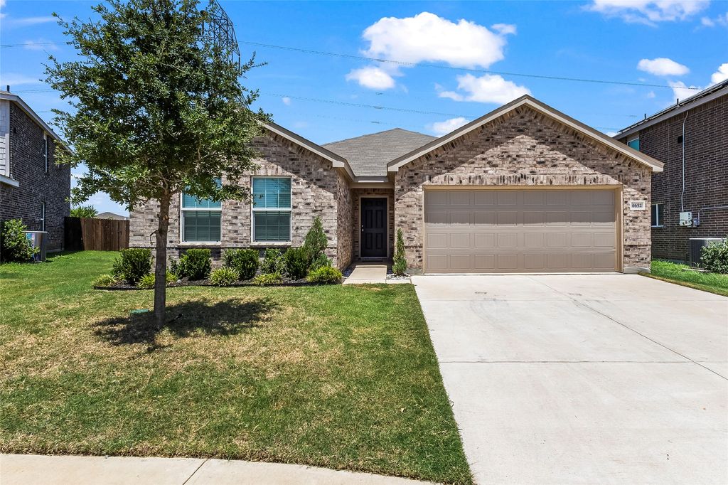 4652 Benham Drive, Fort Worth, TX 76036