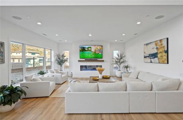 20133 Galway Ln, Porter Ranch, CA 91326