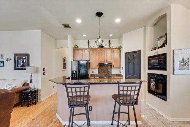 711 Fox Glen Road, Lancaster, TX 75146