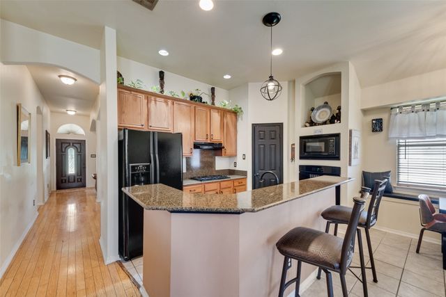 711 Fox Glen Road, Lancaster, TX 75146