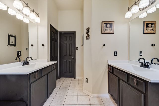 711 Fox Glen Road, Lancaster, TX 75146