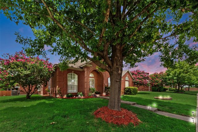 711 Fox Glen Road, Lancaster, TX 75146