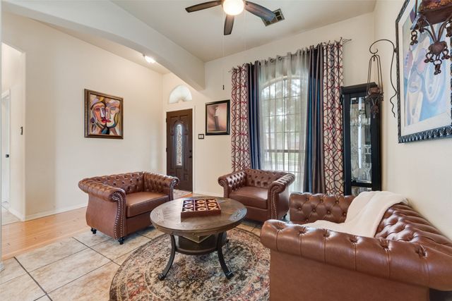 711 Fox Glen Road, Lancaster, TX 75146
