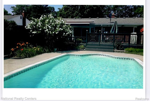 19978 Maplewood Street, Livonia, MI 48152