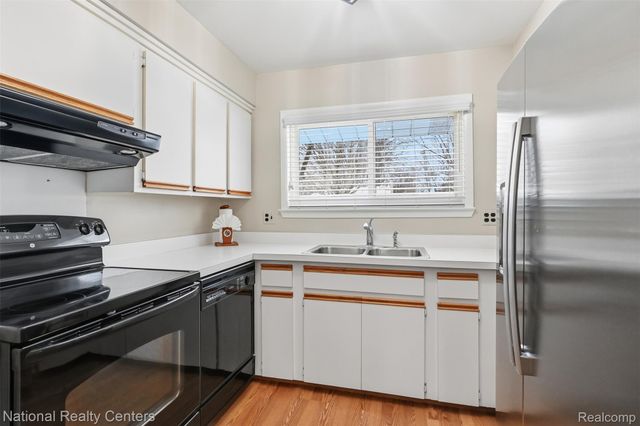 19978 Maplewood Street, Livonia, MI 48152