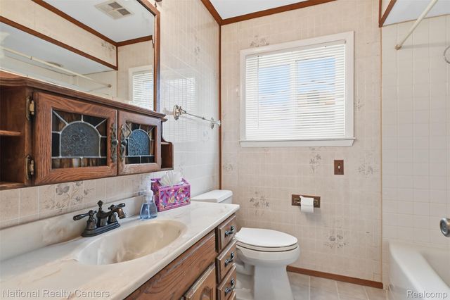 19978 Maplewood Street, Livonia, MI 48152