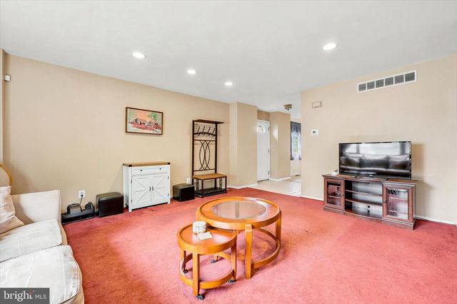 704 KEELY ST, Philadelphia, PA 19128