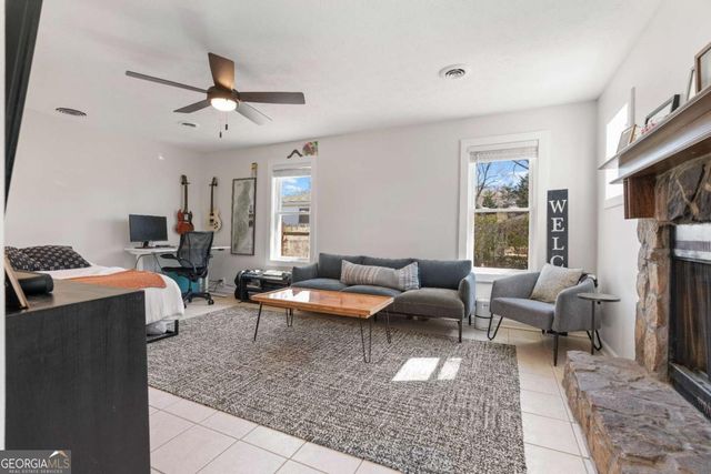 1060 Mclinden Avenue SE, Smyrna, GA 30080