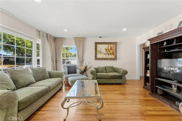 6524 Forbes, Lake Balboa, CA 91406