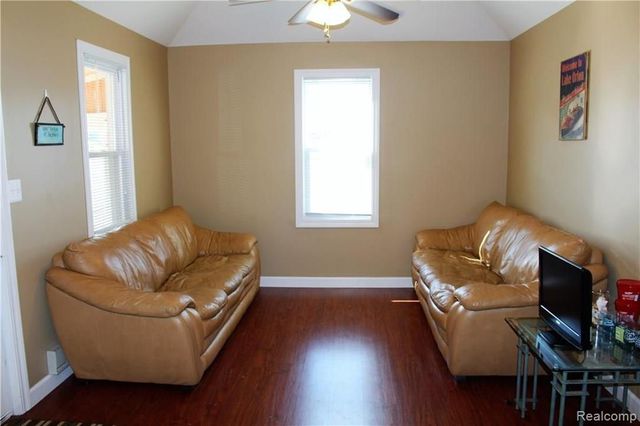 752 Preston Island, Orion Twp, MI 48362