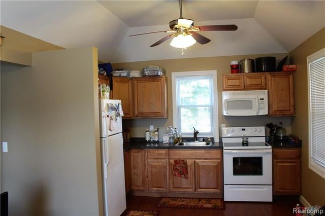 752 Preston Island, Orion Twp, MI 48362