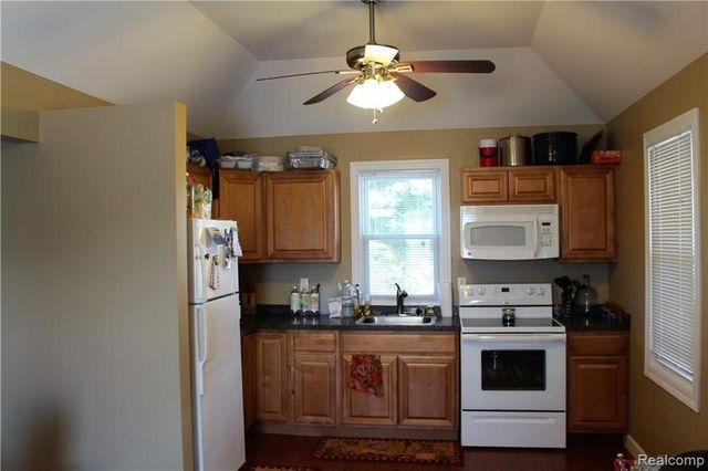 752 Preston Island, Orion Twp, MI 48362