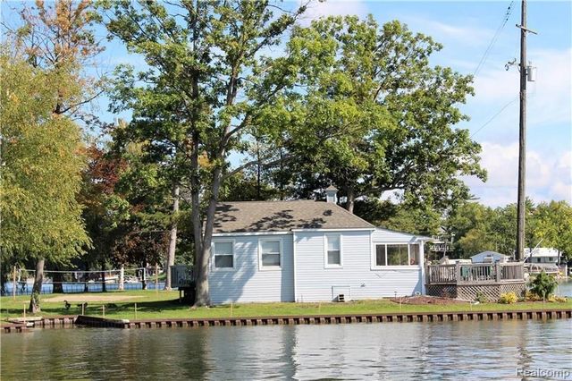 752 Preston Island, Orion Twp, MI 48362