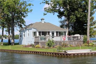 752 Preston Island, Orion Twp, MI 48362