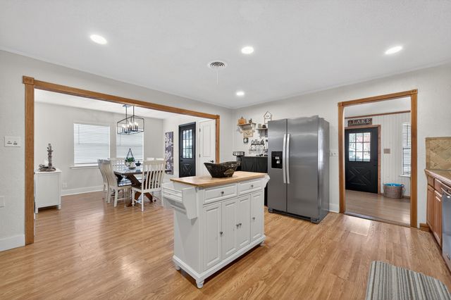 208 Harbor Drive, Gun Barrel City, TX 75156