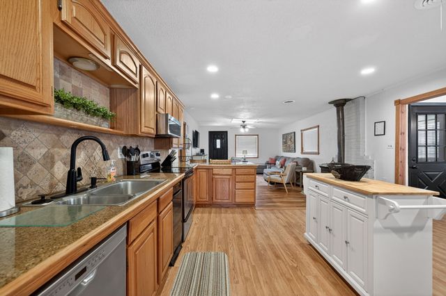 208 Harbor Drive, Gun Barrel City, TX 75156