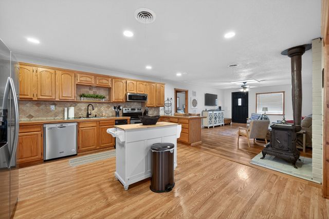 208 Harbor Drive, Gun Barrel City, TX 75156