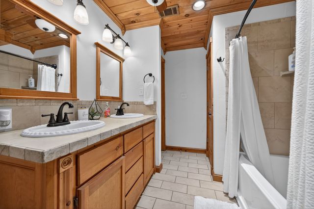 208 Harbor Drive, Gun Barrel City, TX 75156