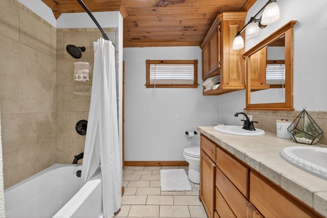 208 Harbor Drive, Gun Barrel City, TX 75156