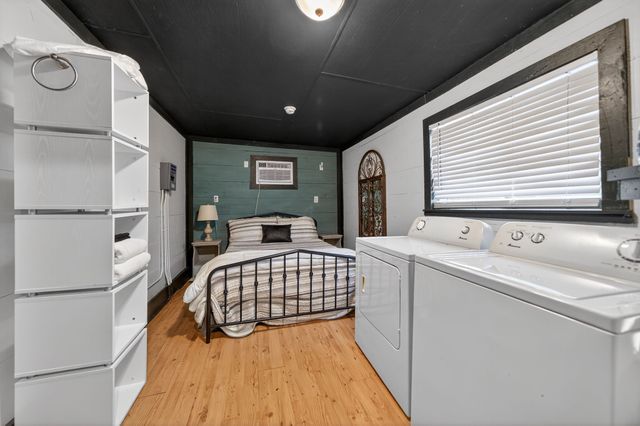 208 Harbor Drive, Gun Barrel City, TX 75156