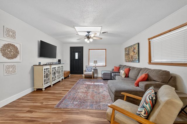 208 Harbor Drive, Gun Barrel City, TX 75156