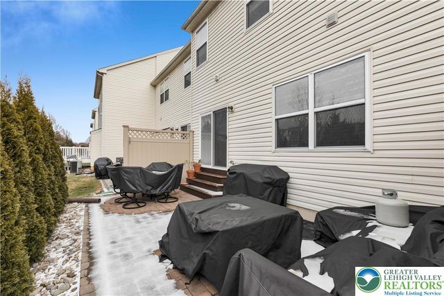 1092 King Way, Upper Macungie Twp, PA 18031