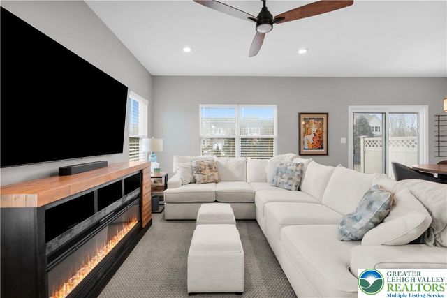 1092 King Way, Upper Macungie Twp, PA 18031