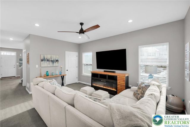 1092 King Way, Upper Macungie Twp, PA 18031