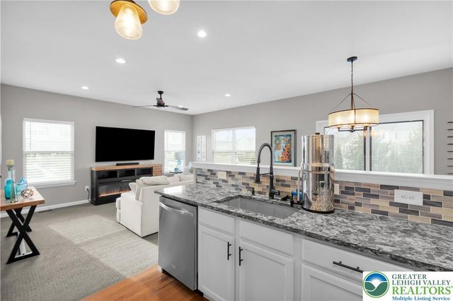 1092 King Way, Upper Macungie Twp, PA 18031